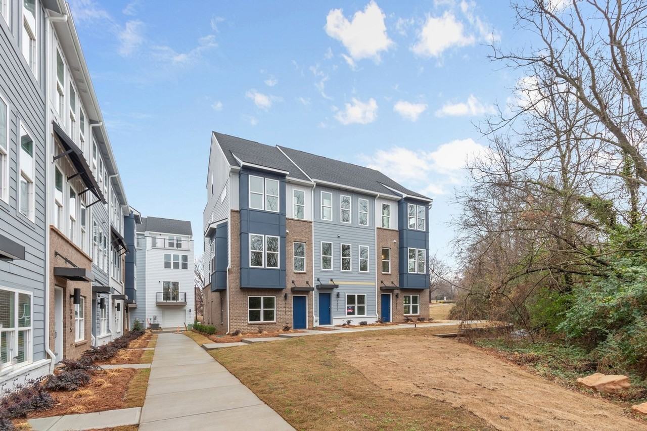 1011 Kokomo Ln - Photo 3 of 22