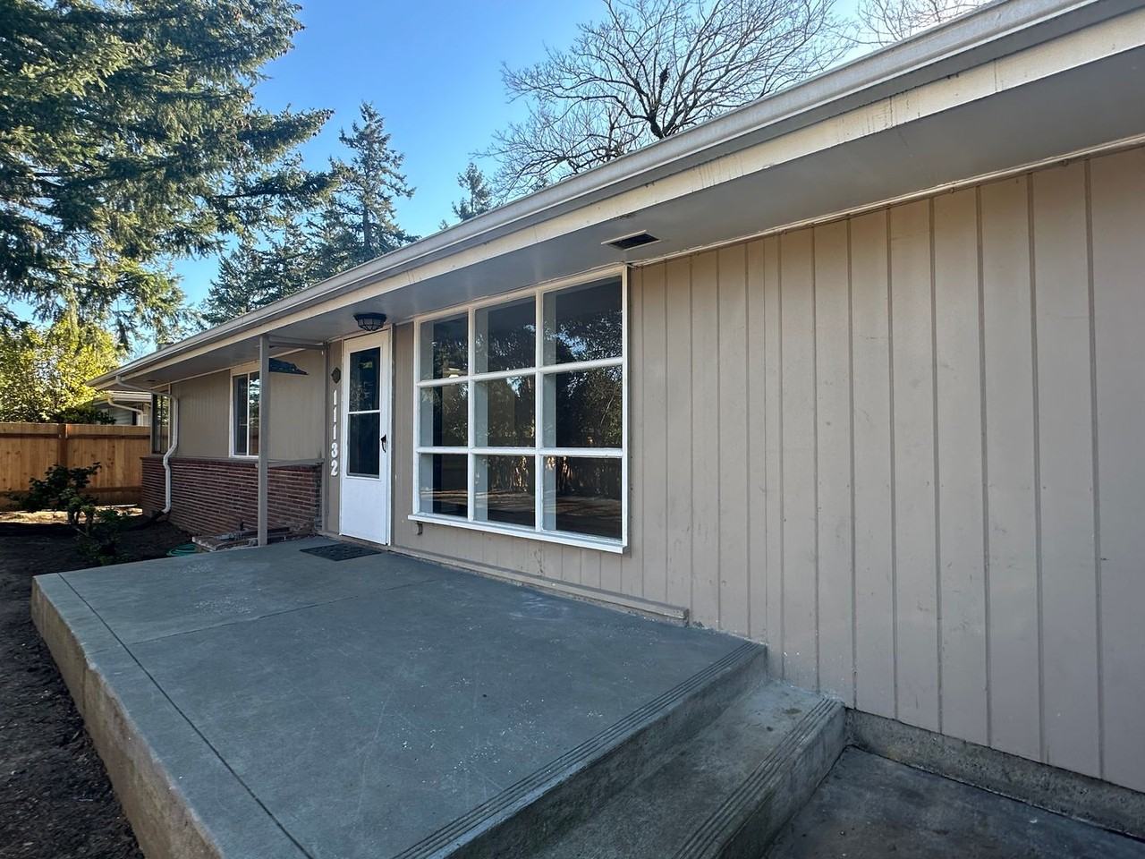11132 E Burnside St - Photo 2 of 30