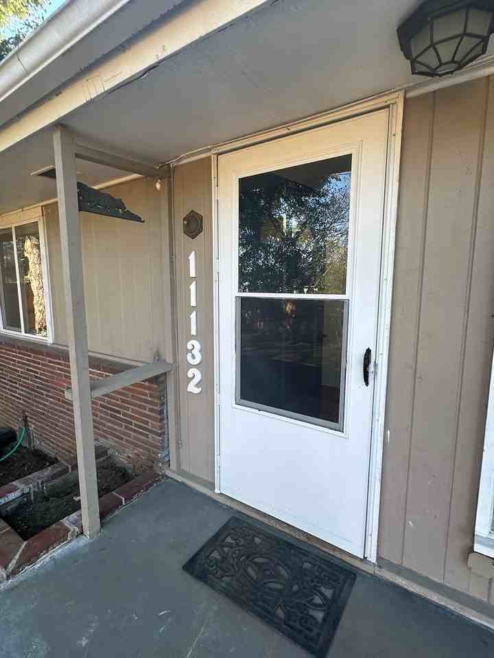 11132 E Burnside St - Photo 3 of 30