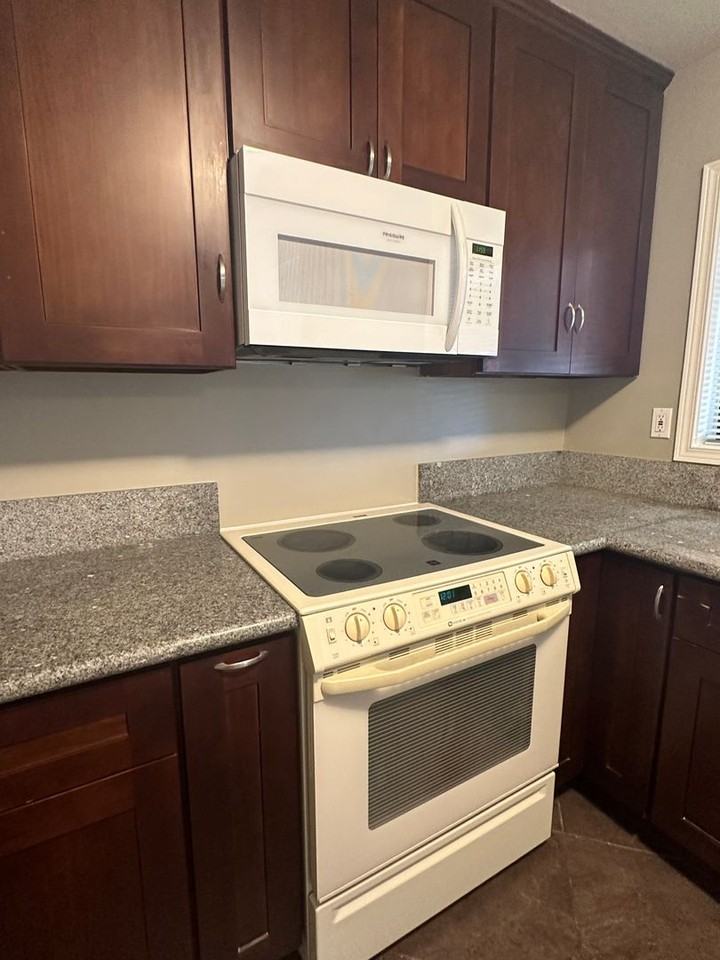11132 E Burnside St - Photo 6 of 30