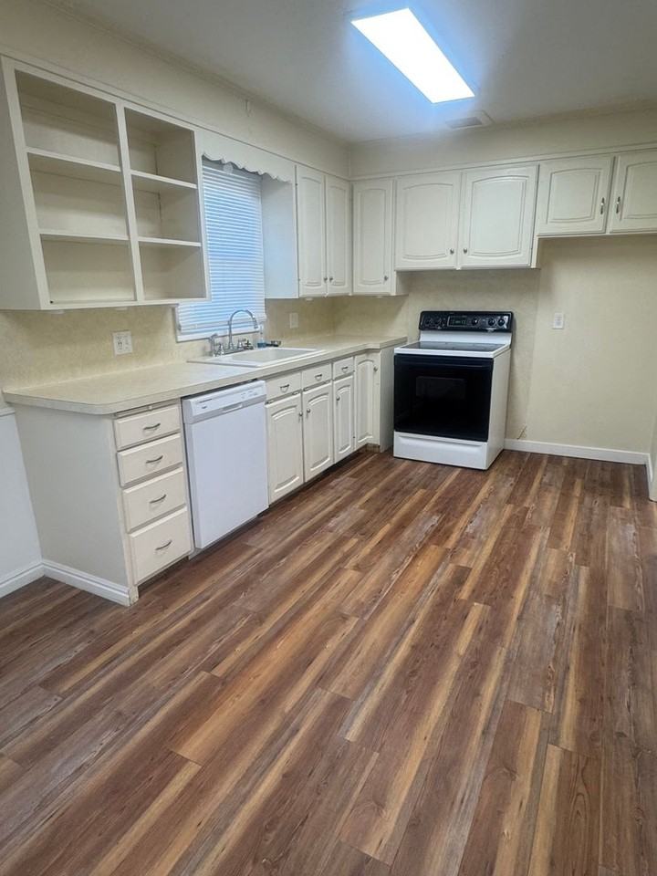 60 S 800 E - Photo 2 of 13