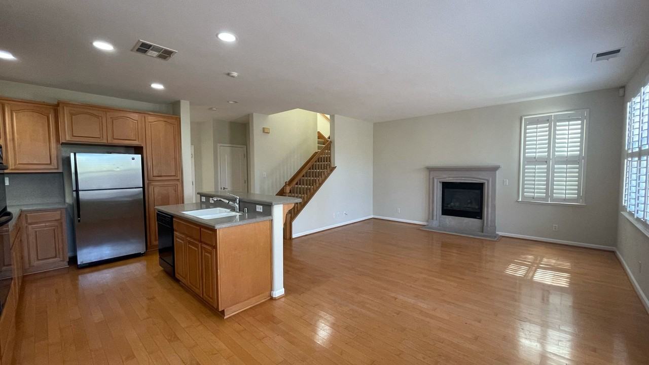 1128 Hillery Way - Photo 4 of 20