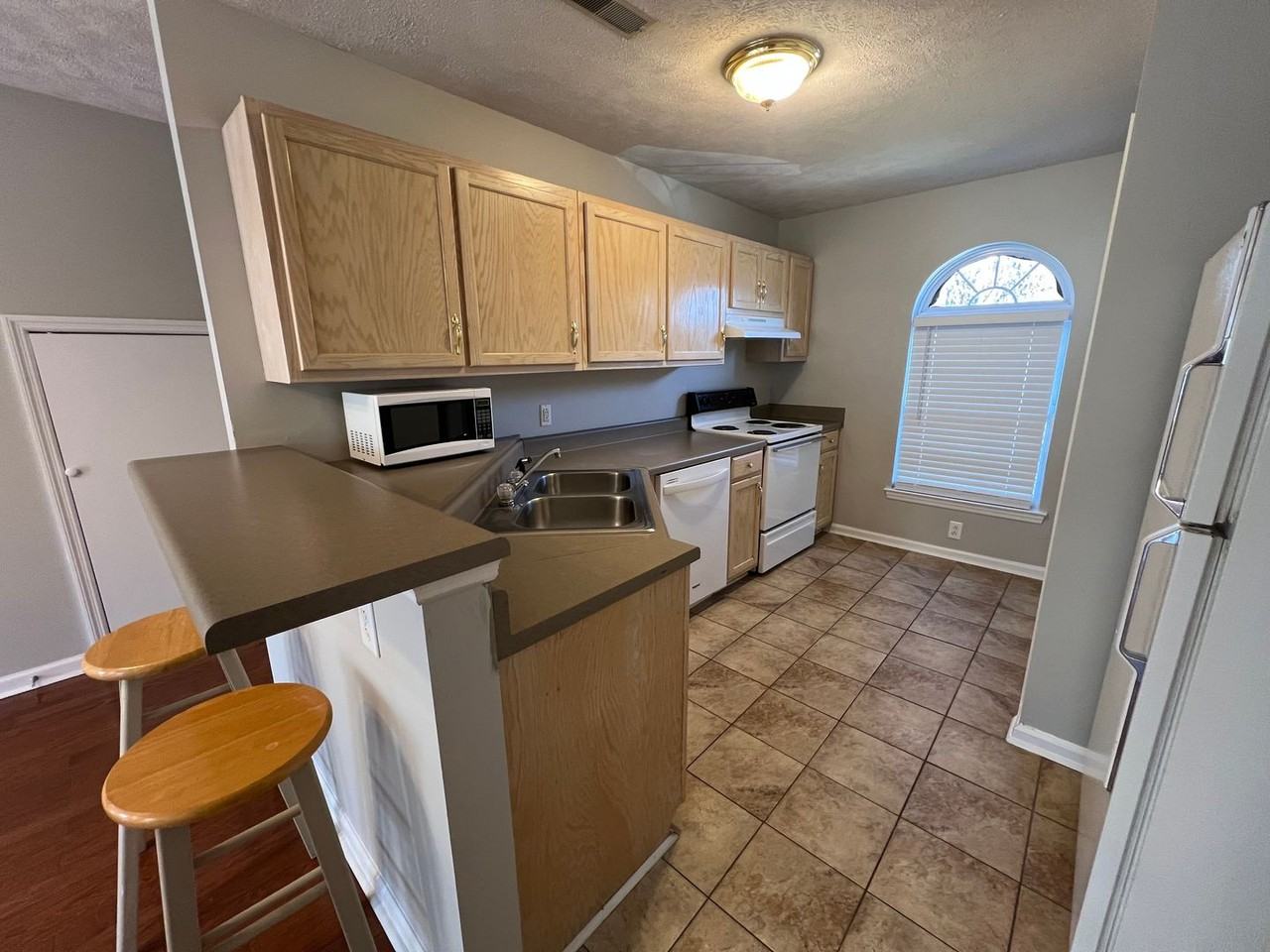 1624 Center Pointe Dr - Photo 6 of 22