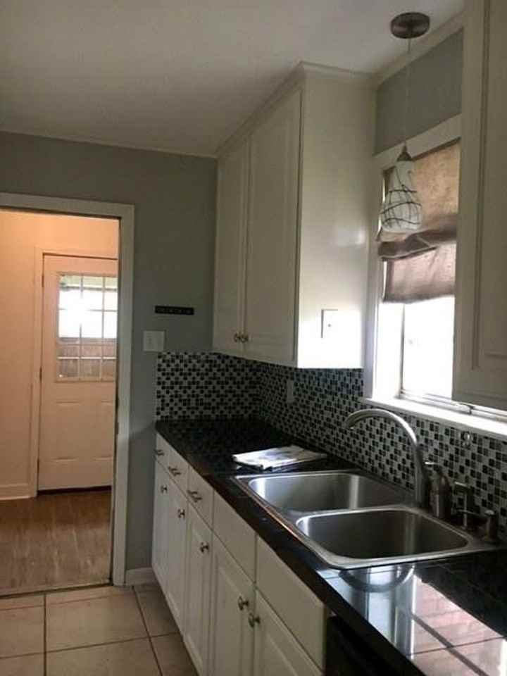 1107 Lancaster Dr - Photo 7 of 12