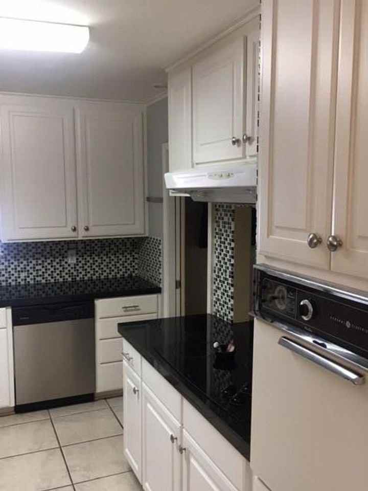 1107 Lancaster Dr - Photo 2 of 12