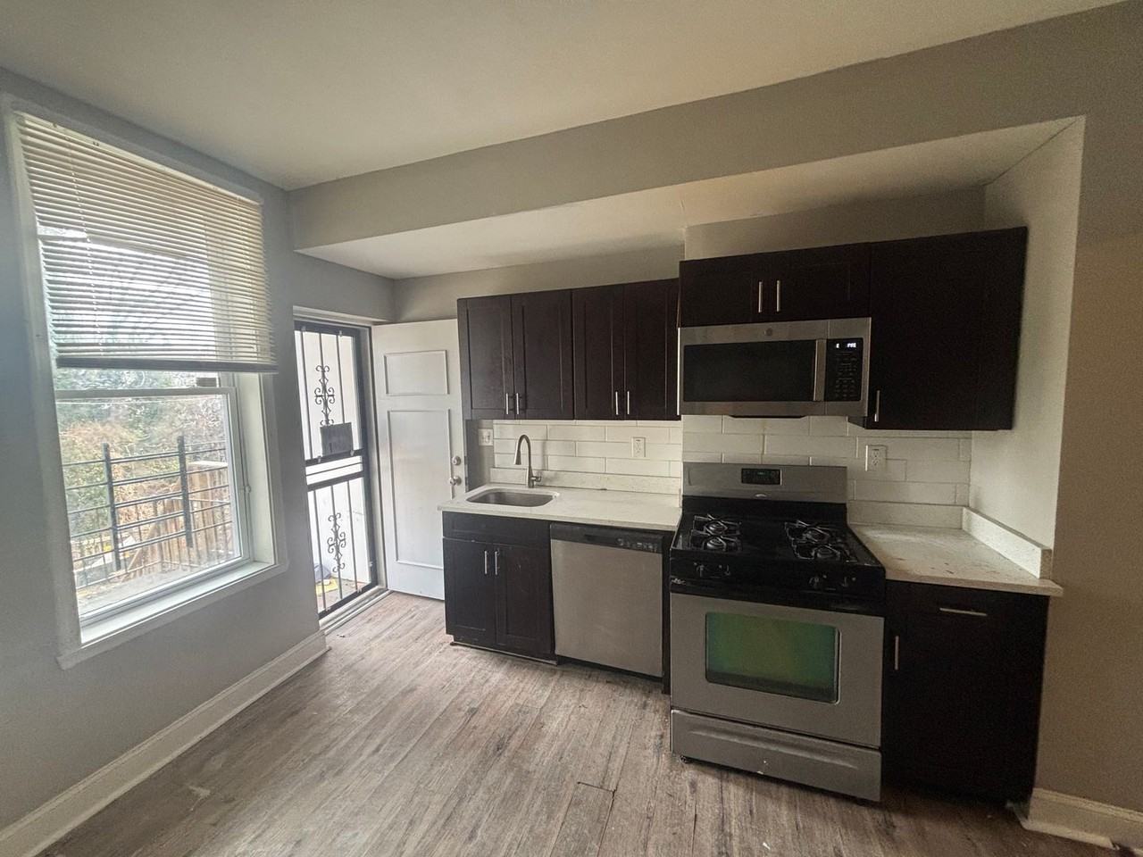 1905 N Dukeland St - Photo 5 of 16