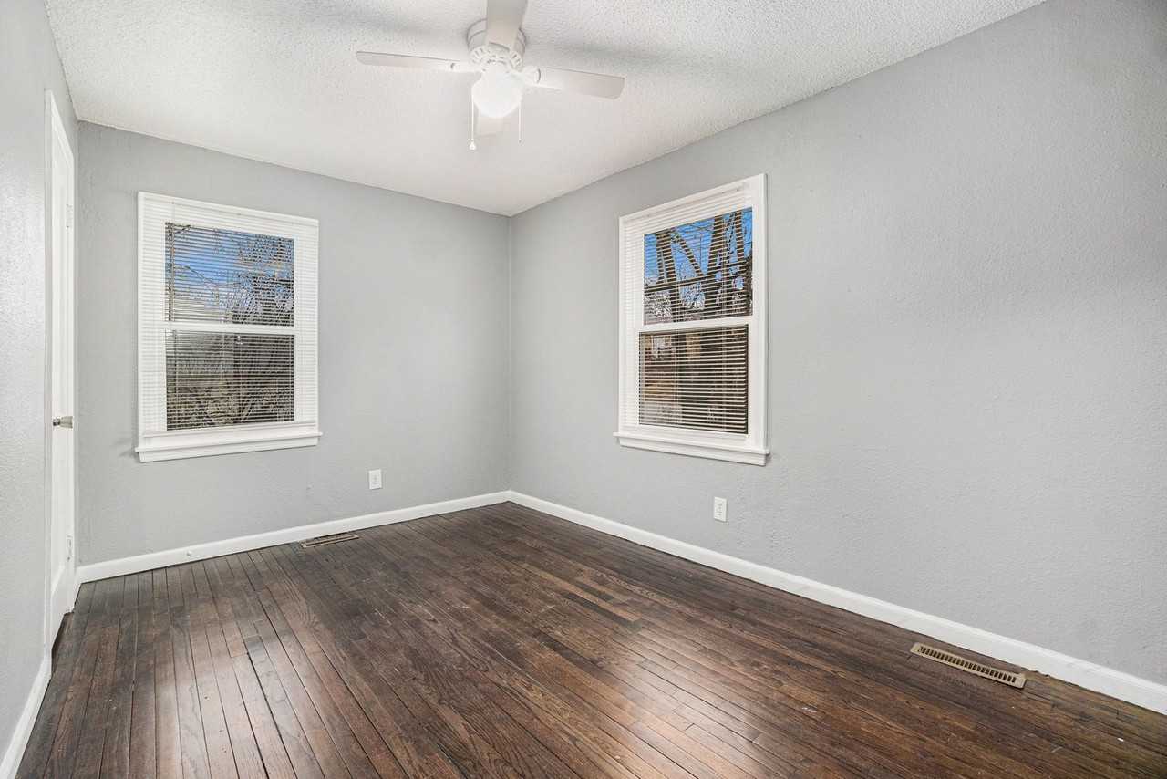 2223 S Hawthorne Ave - Photo 6 of 15