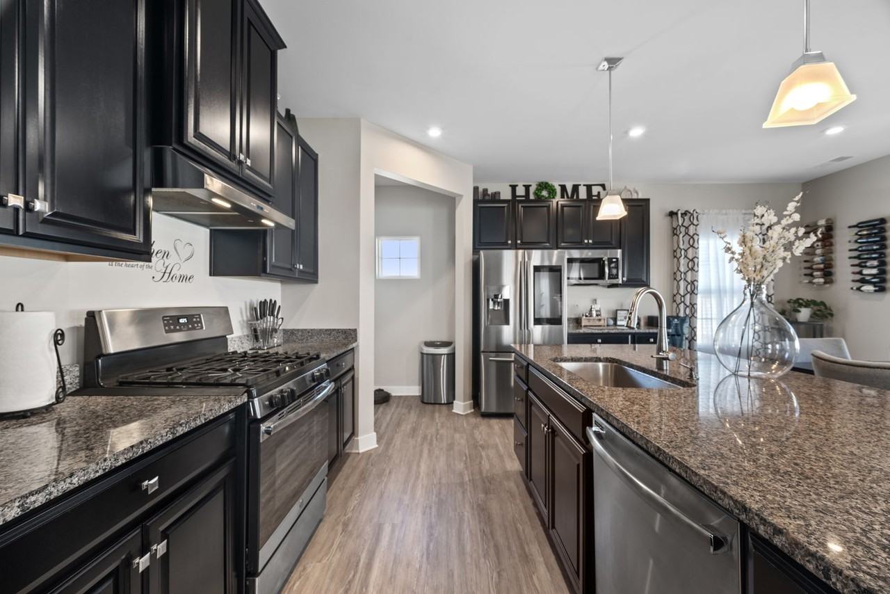 22 Mimi Cir - Photo 4 of 27