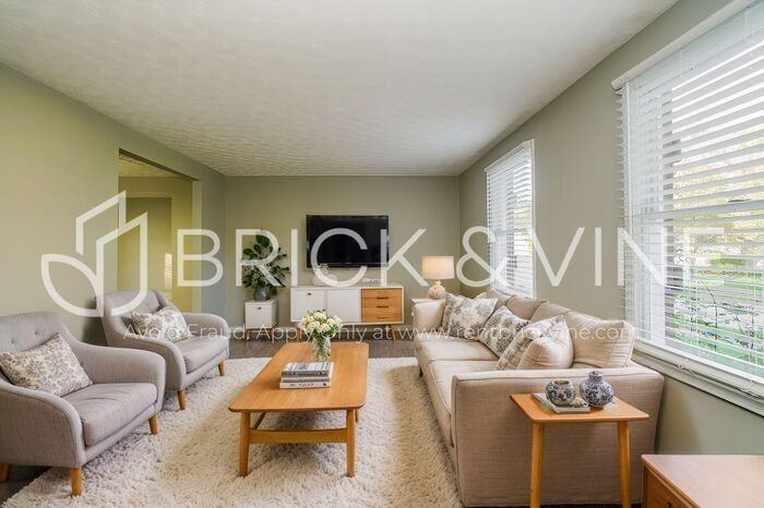 909 Prince William Ln - Photo 2 of 17