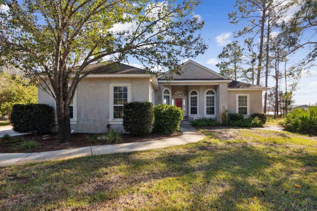 706 Hill St - Photo 2 of 20