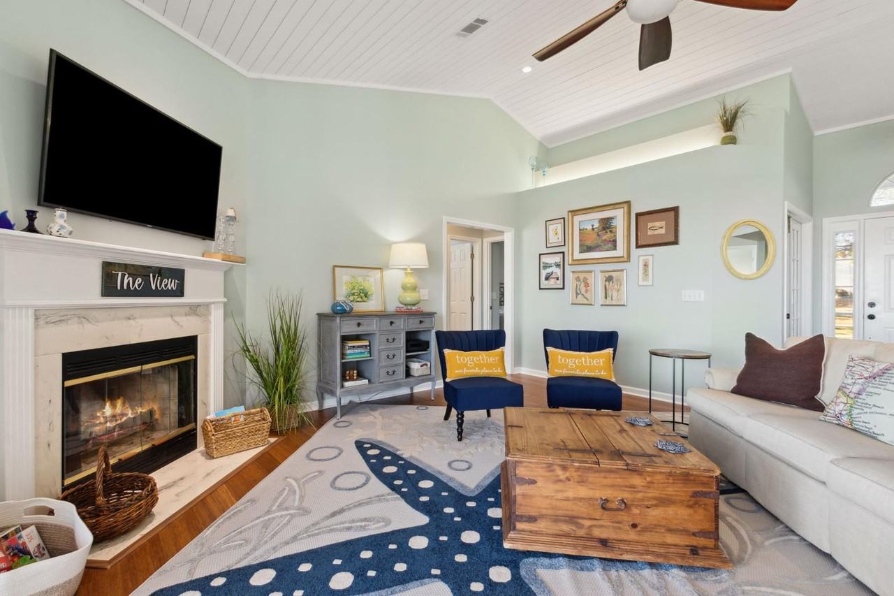 706 Hill St - Photo 3 of 20