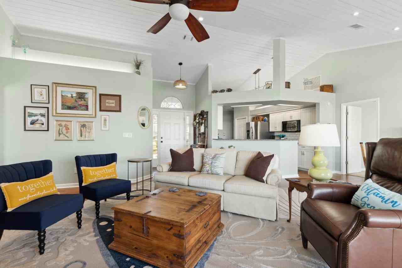 706 Hill St - Photo 7 of 20