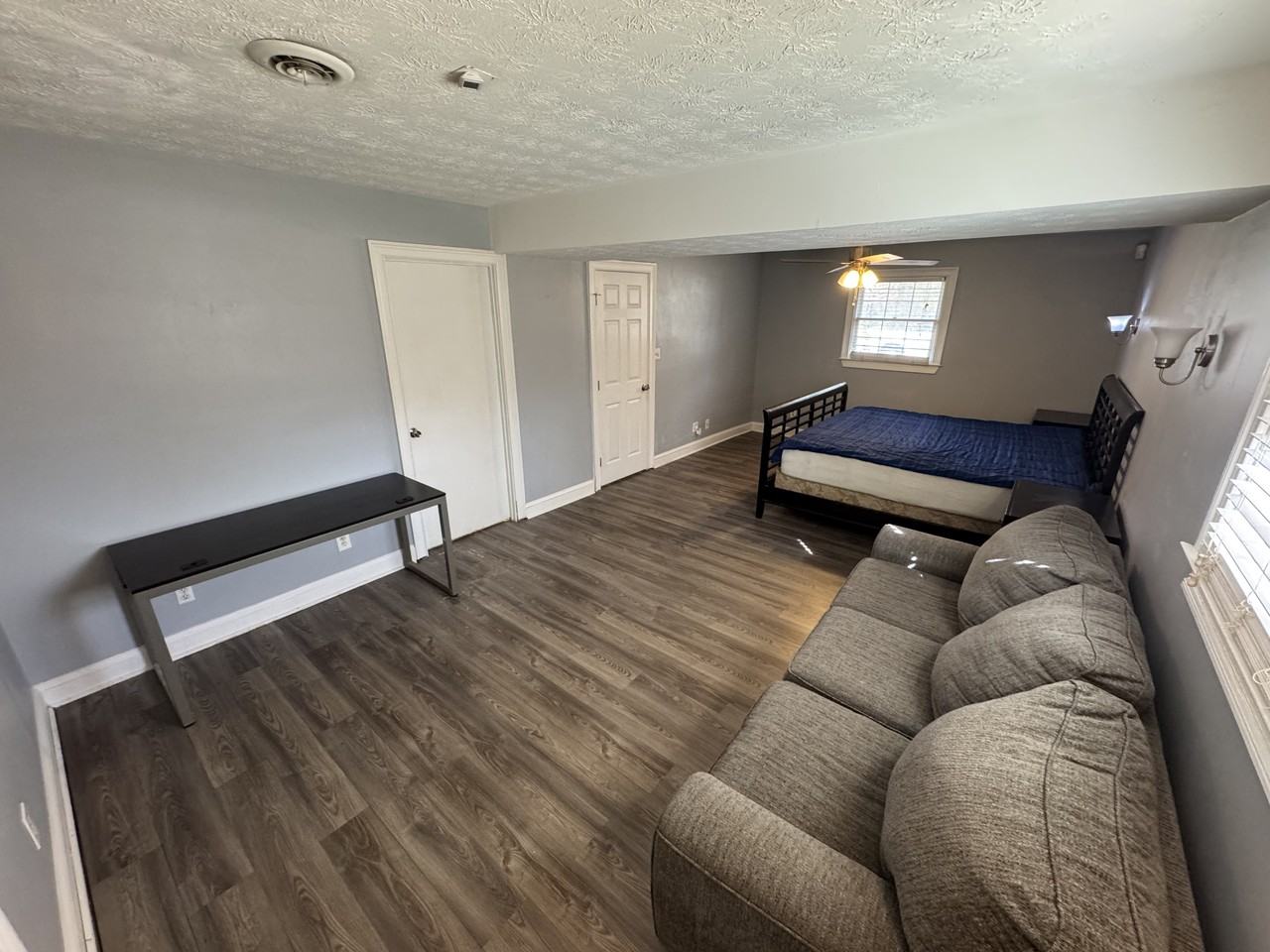 1250 Classic Dr Ne - Photo 2 of 9