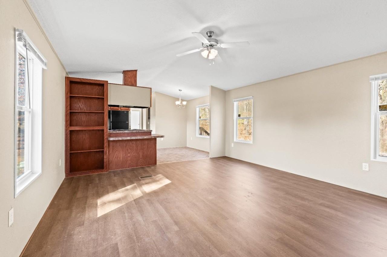 15630 Country Walk Dr - Photo 2 of 13