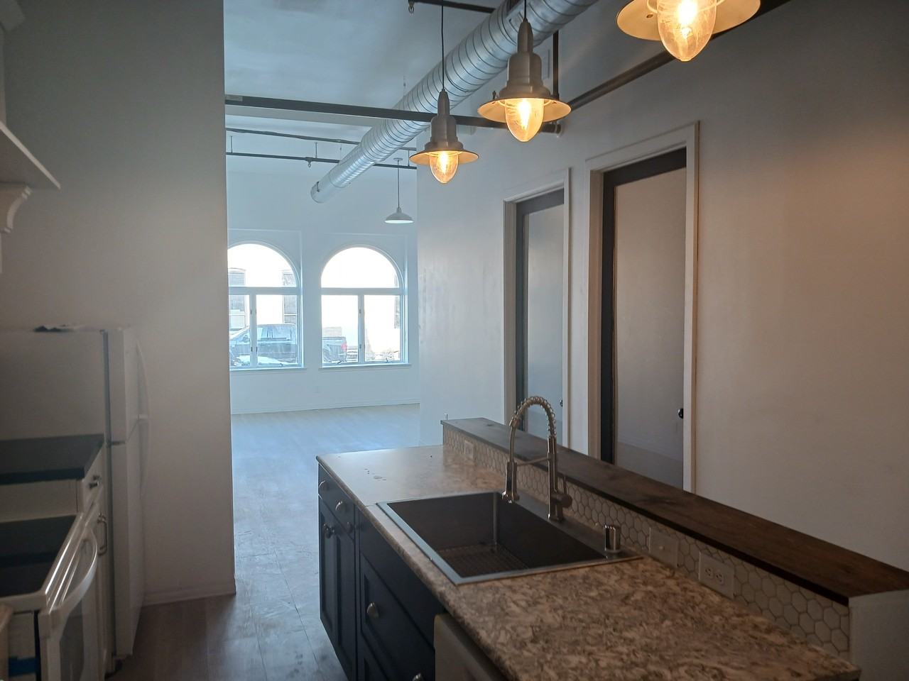 11 N School St - Photo 4 of 7