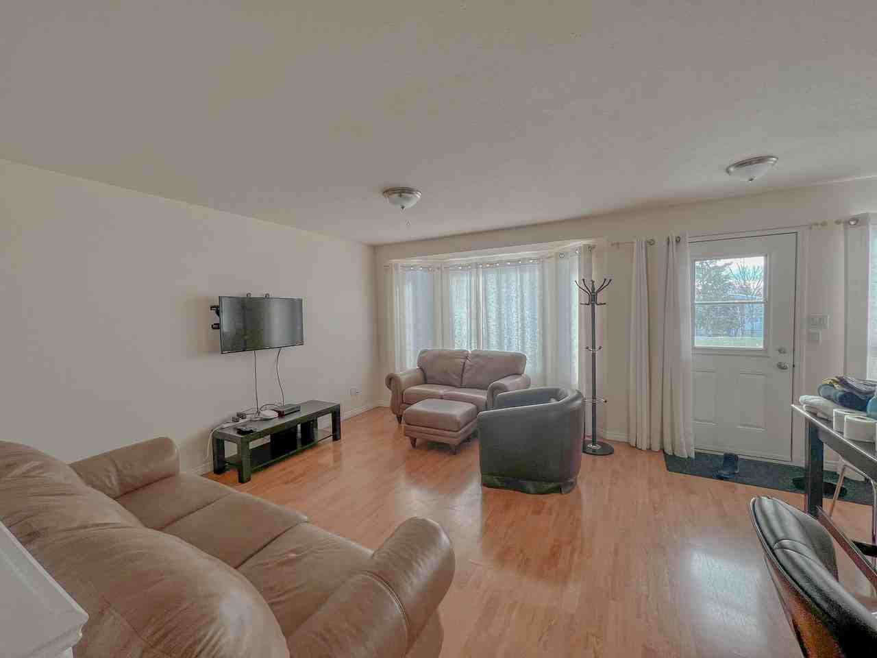 3913 102-3913 47 Avenue - 1 #1 - Photo 2 of 10