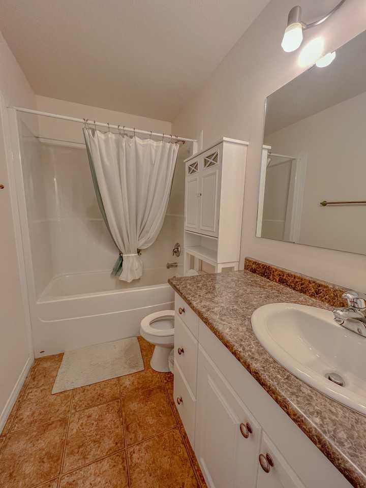 3913 102-3913 47 Avenue - 1 #1 - Photo 3 of 10