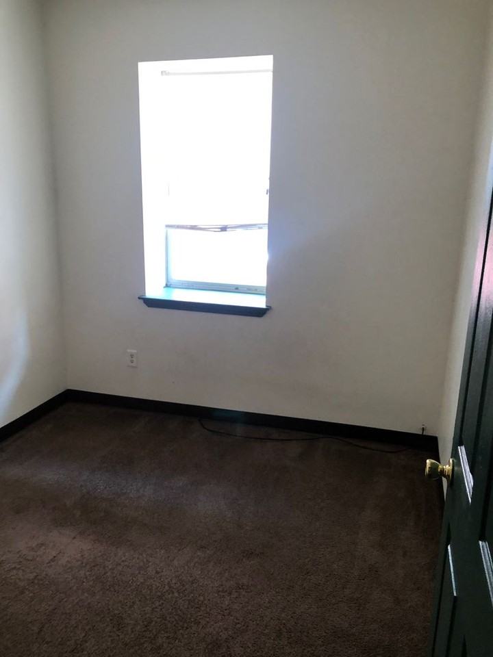 Spacious affordable apartments - Photo 2 of 13