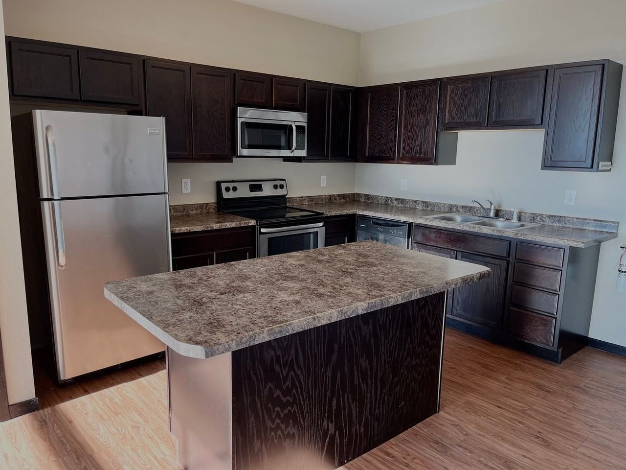 Stadium Center Lofts - Photo 6 of 20