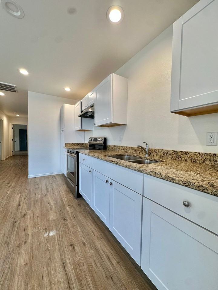 1640A Beacon St - Photo 5 of 18