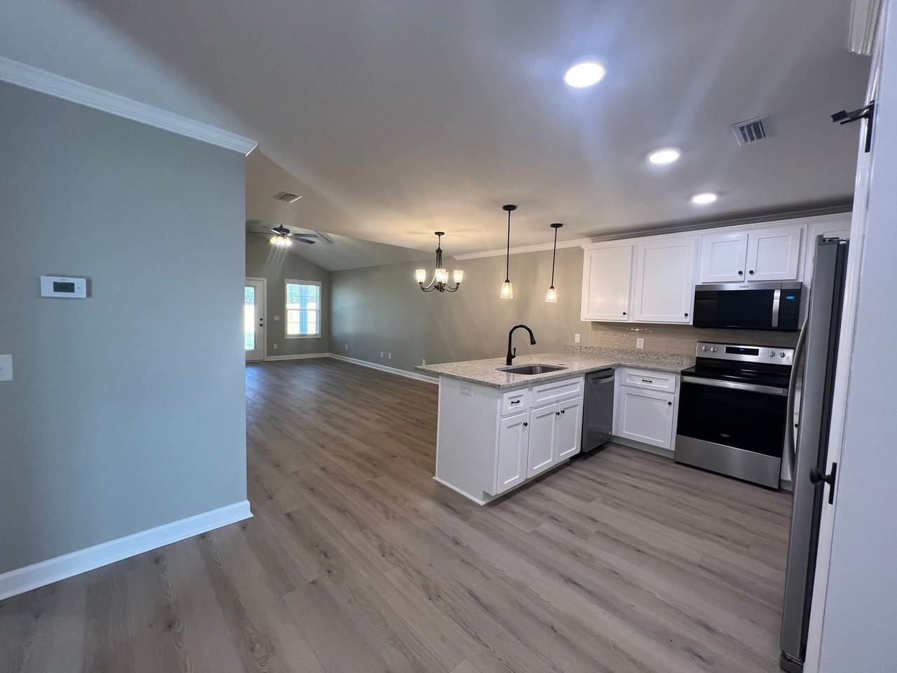 909 E Lee St - Photo 5 of 19