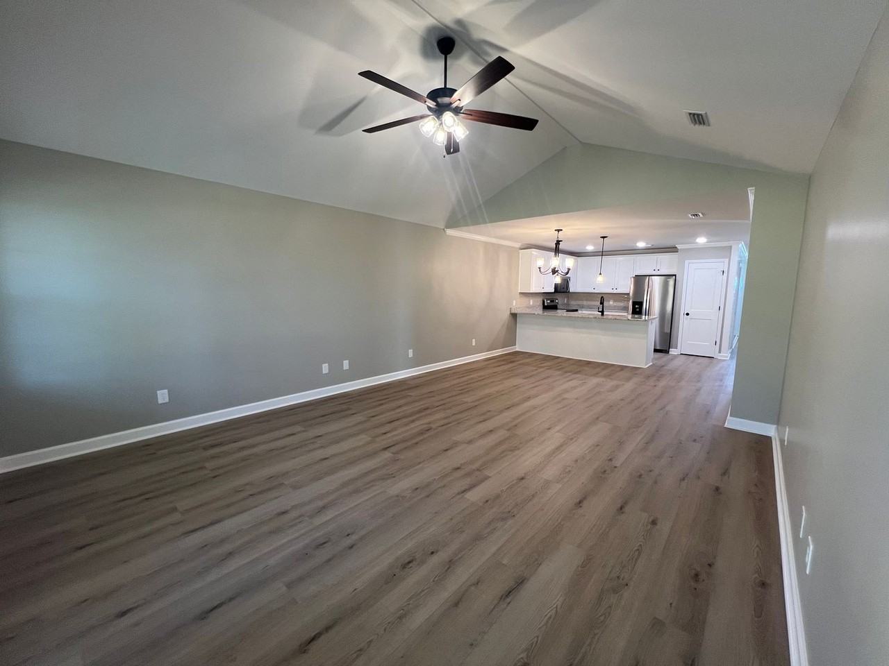 909 E Lee St - Photo 7 of 19