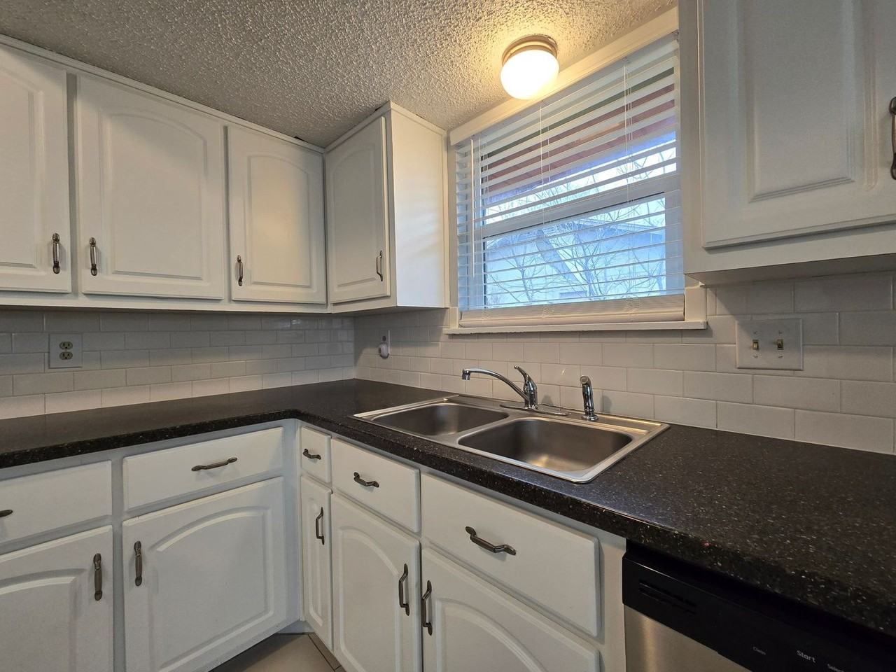 2304 Hunt Dr - Photo 4 of 25