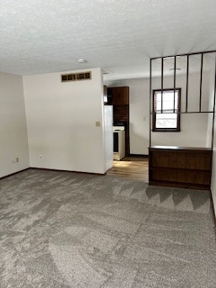 612 Lincoln Ave - Photo 6 of 15