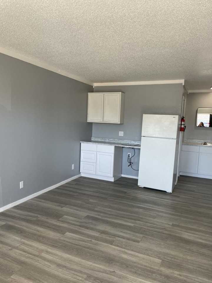 901 Apple Dr - Photo 2 of 19