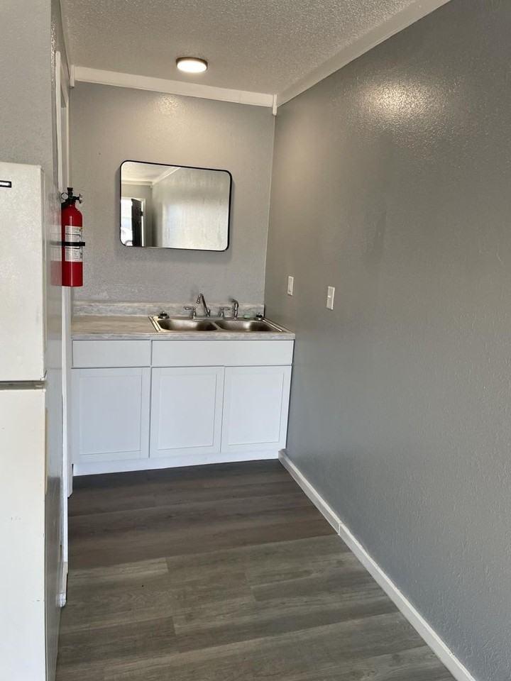 901 Apple Dr - Photo 3 of 19