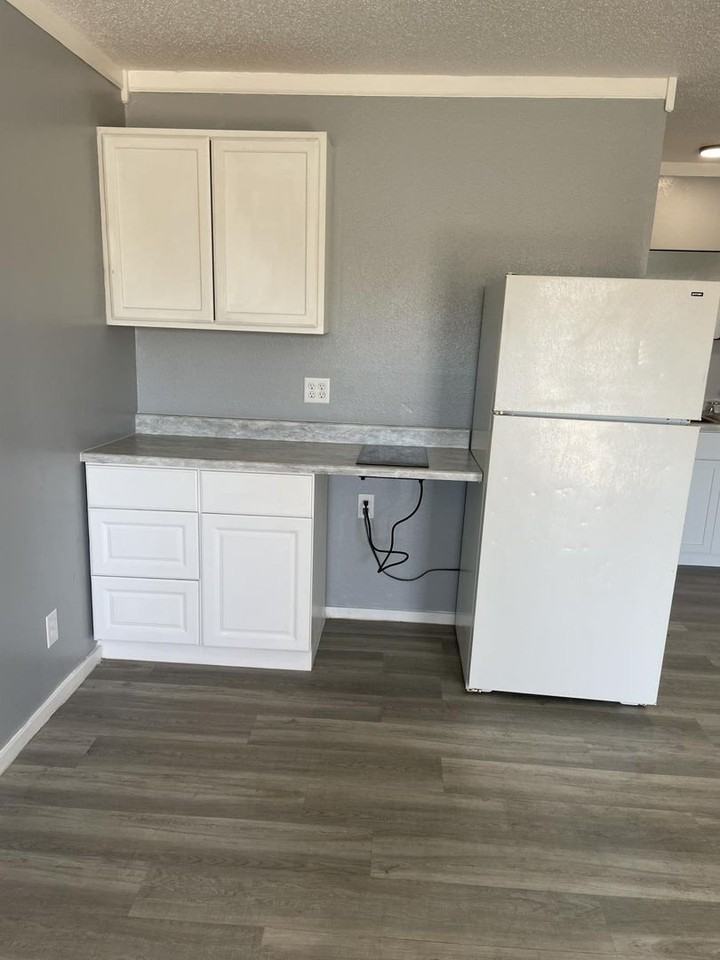901 Apple Dr - Photo 4 of 19