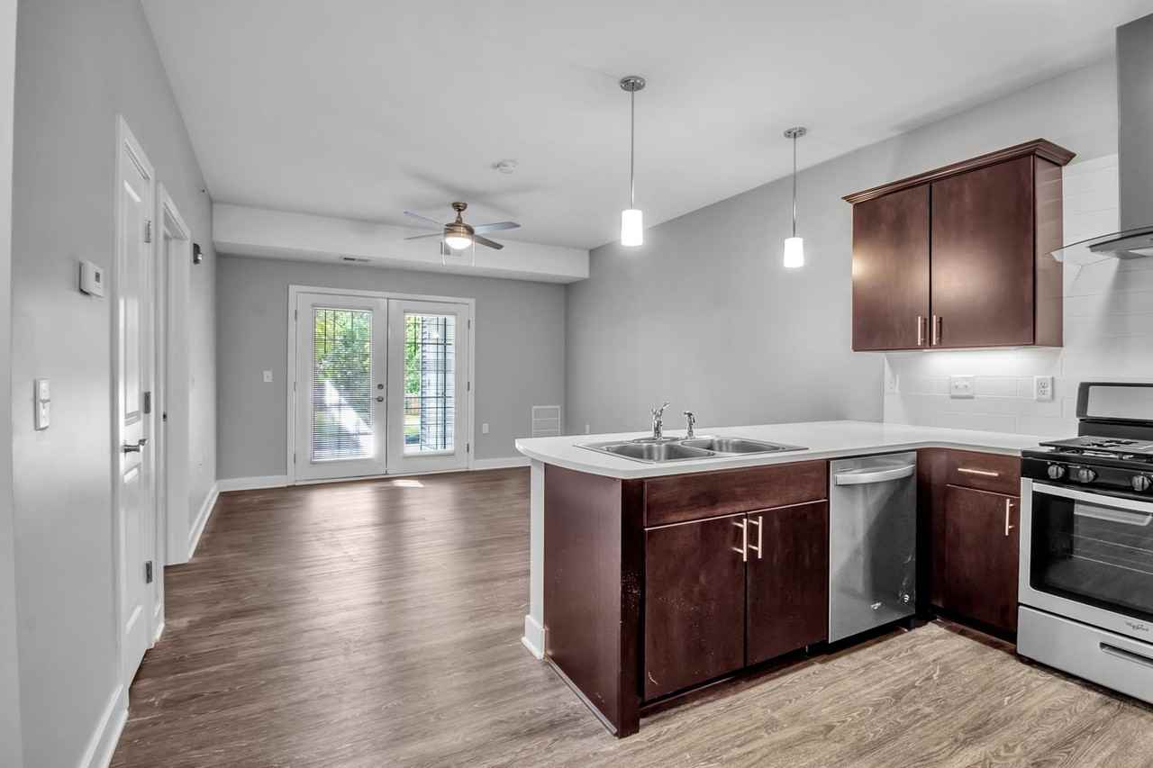 Creekview Luxury Apartments - Photo 6 of 13