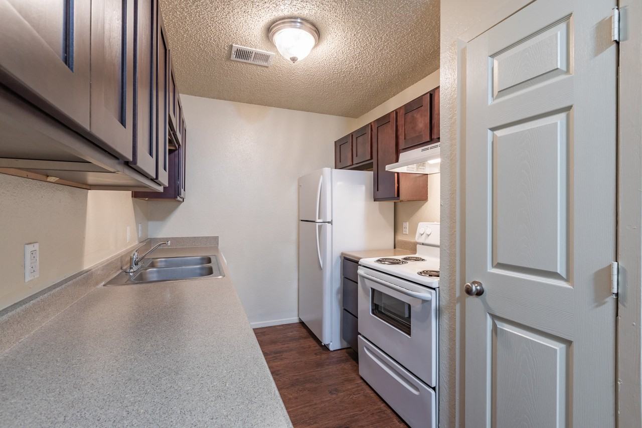 Gant Apartments - Photo 3 of 6