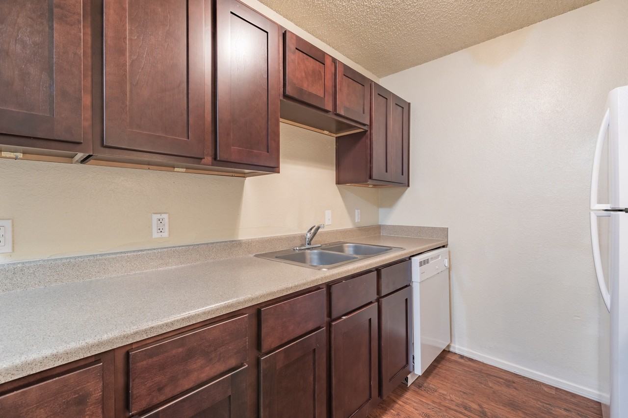 Gant Apartments - Photo 4 of 6