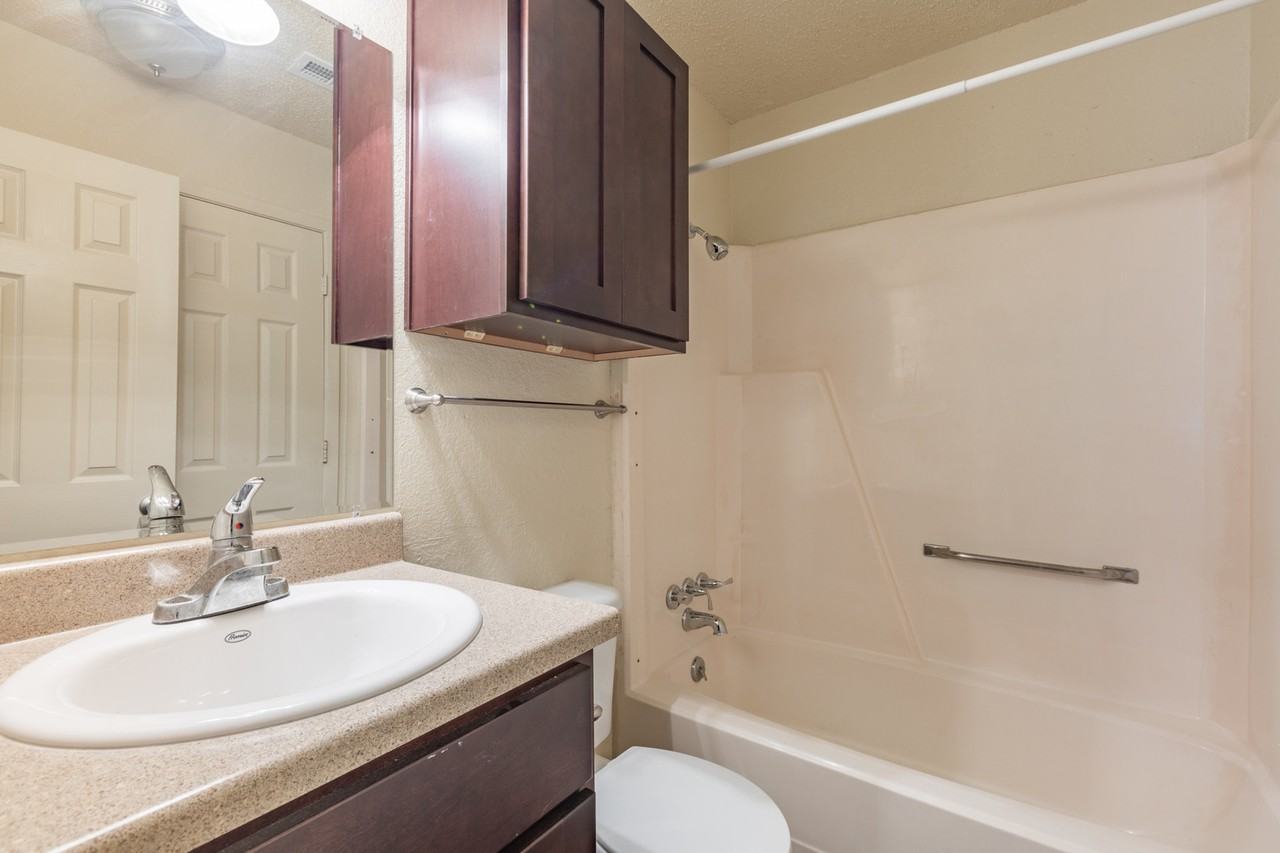 Gant Apartments - Photo 5 of 6