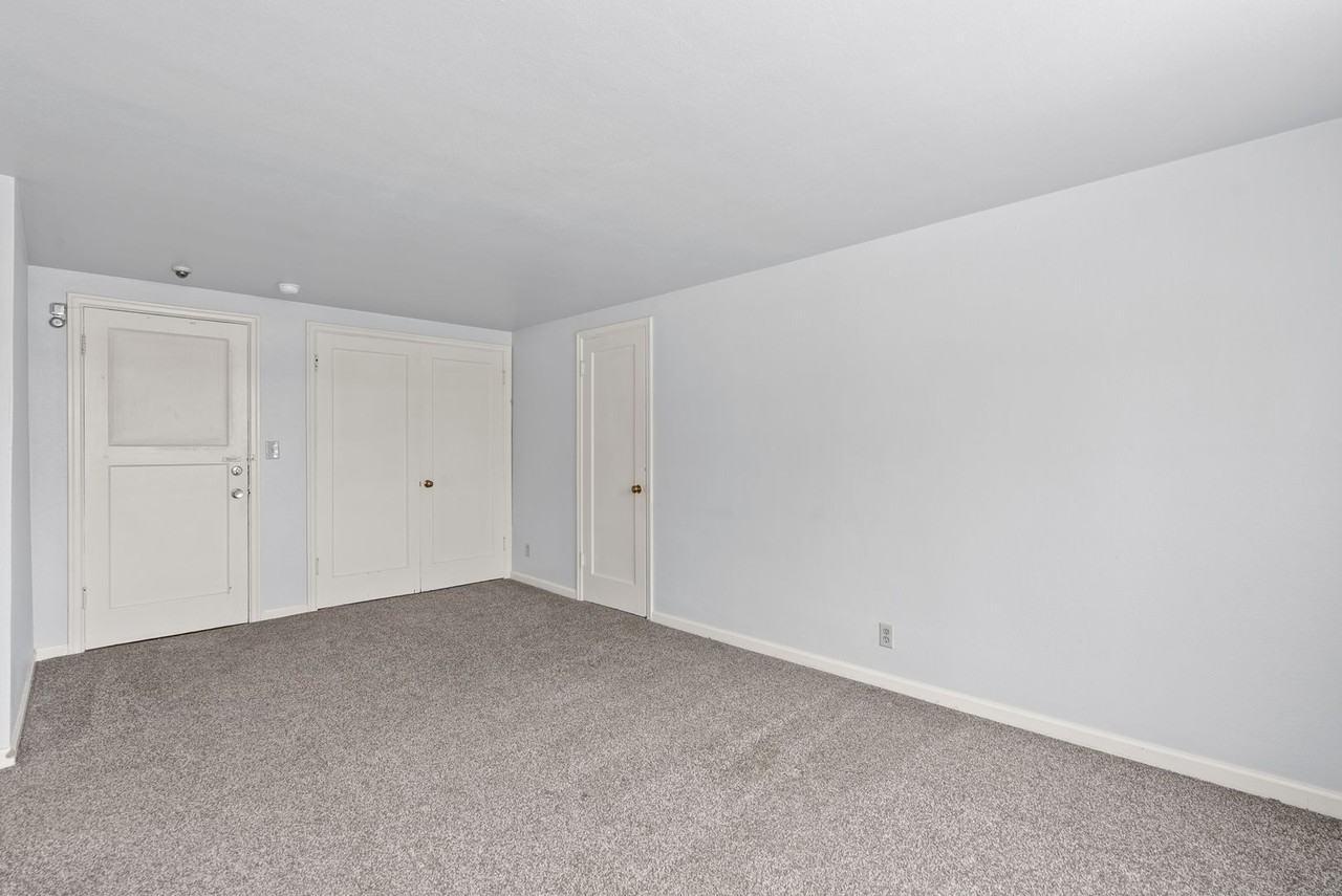 Bishop Court Studios - Photo 4 of 19