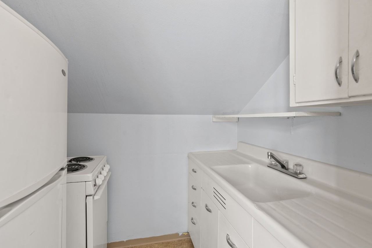 Bishop Court Studios - Photo 5 of 19