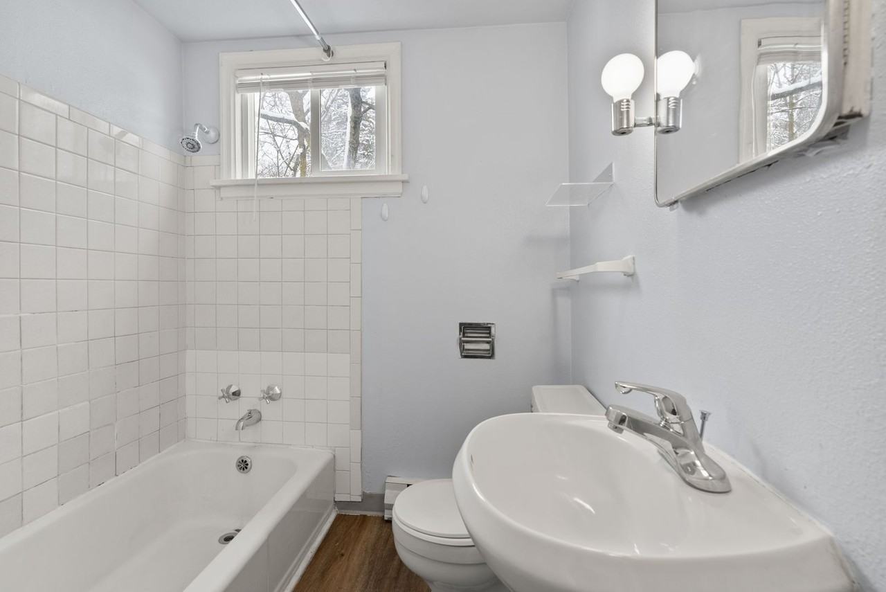 Bishop Court Studios - Photo 7 of 19