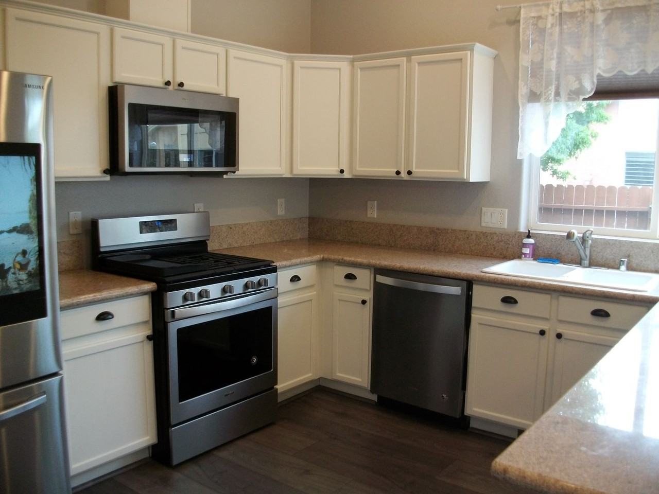 5659 Hunting Creek Way - Photo 3 of 11