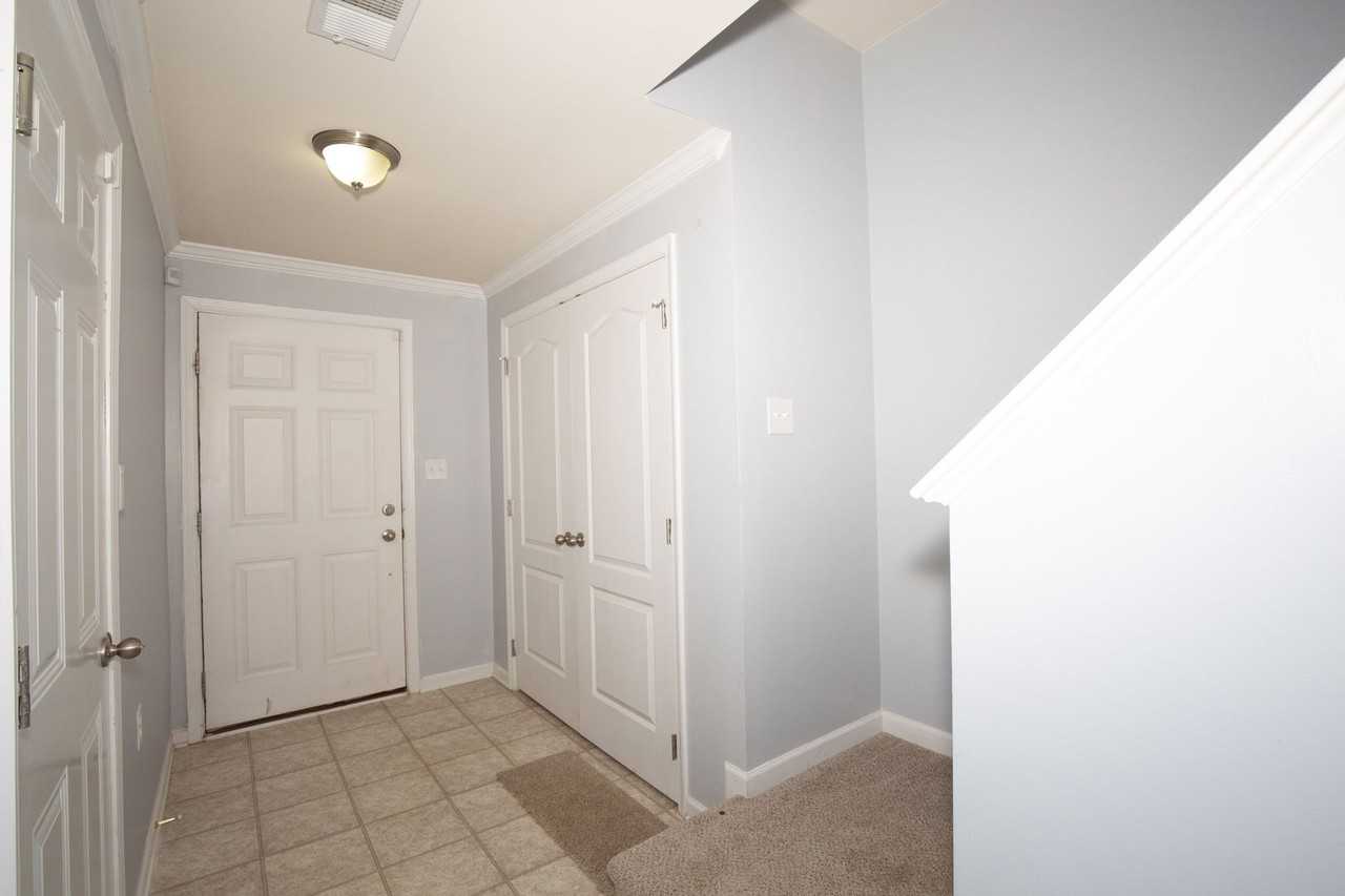 91 Kensington Ter - Photo 3 of 41