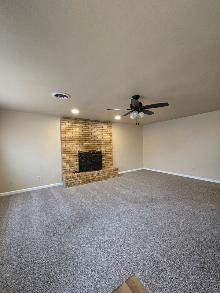 1621 N Lea St - Photo 2 of 17