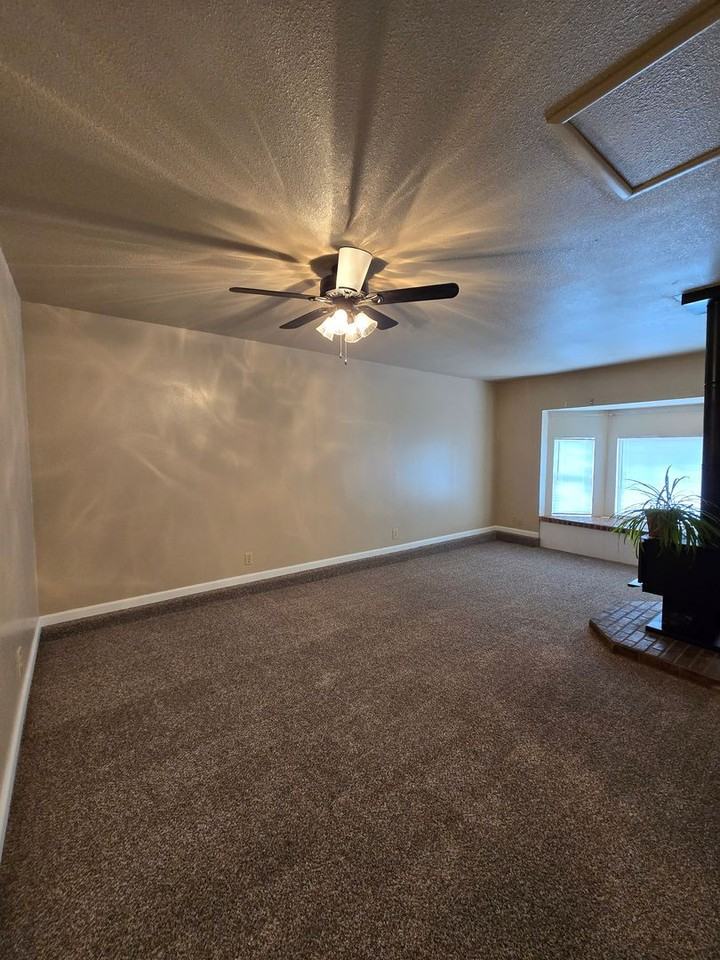 1621 N Lea St - Photo 6 of 17