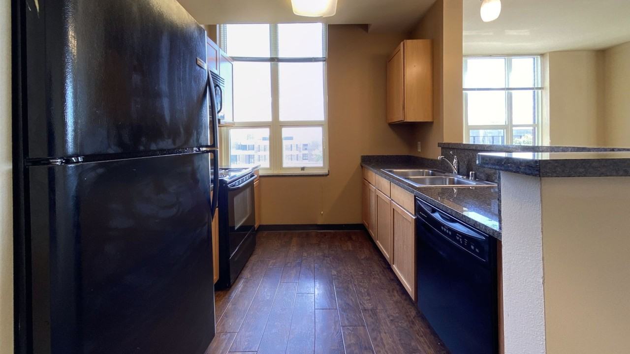 Grand Central - Photo 2 of 50