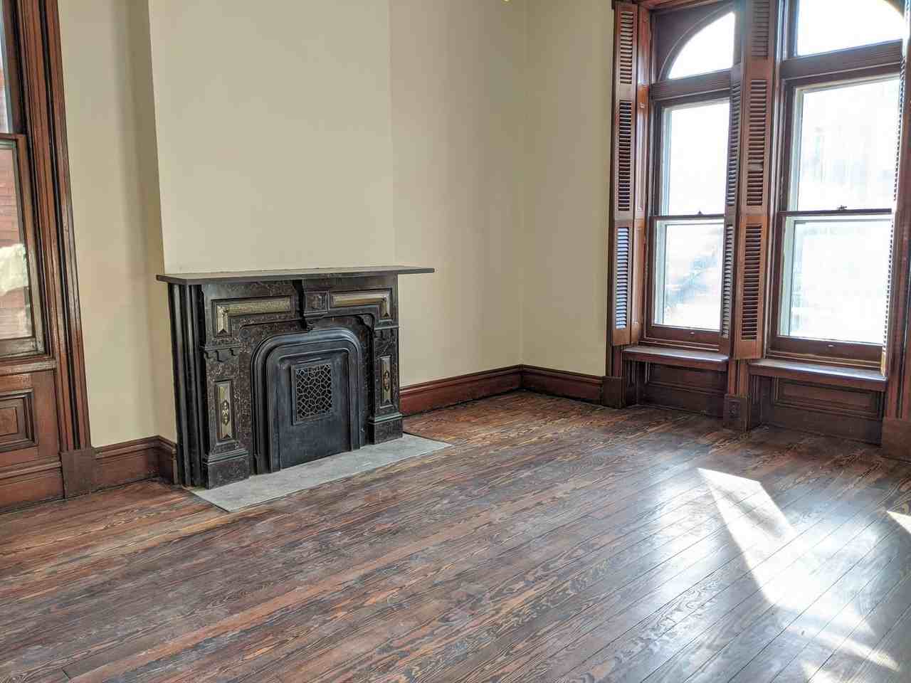 3141 Shenandoah Ave - Photo 3 of 41