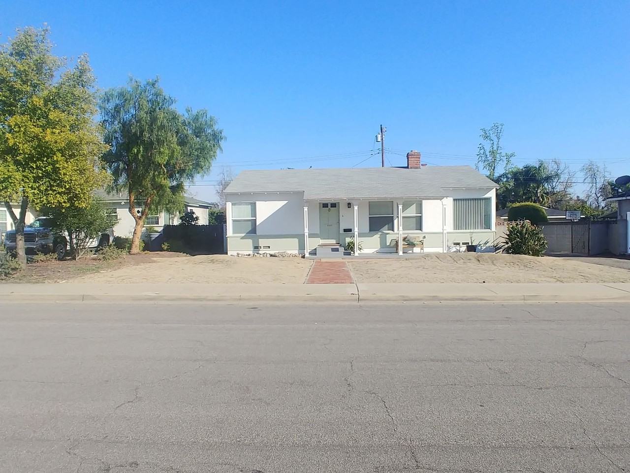 426 Saint Augustine Ave - Photo 2 of 36