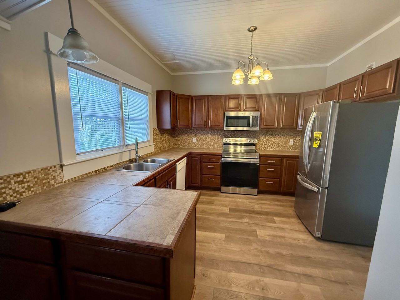 204 N Wilba Rd - Photo 4 of 27