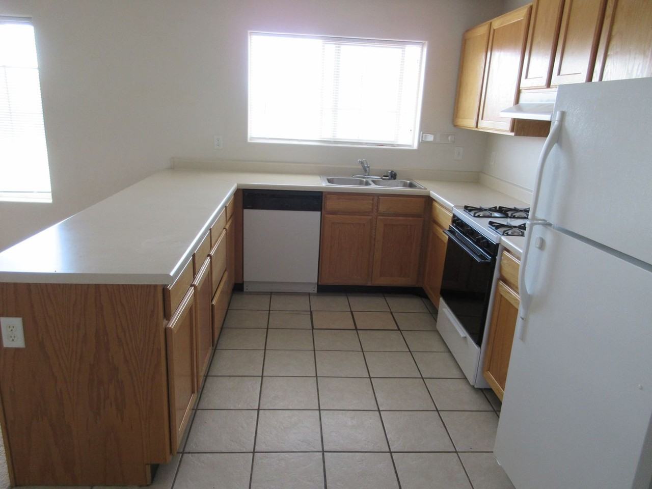 330 N 900 West St - Photo 4 of 13