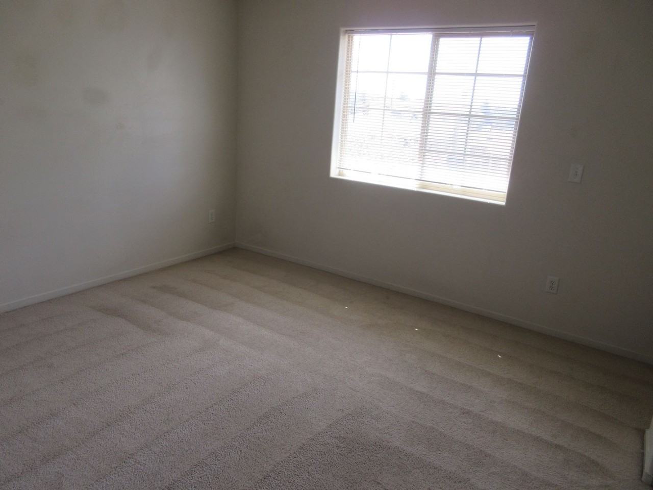 330 N 900 West St - Photo 7 of 13