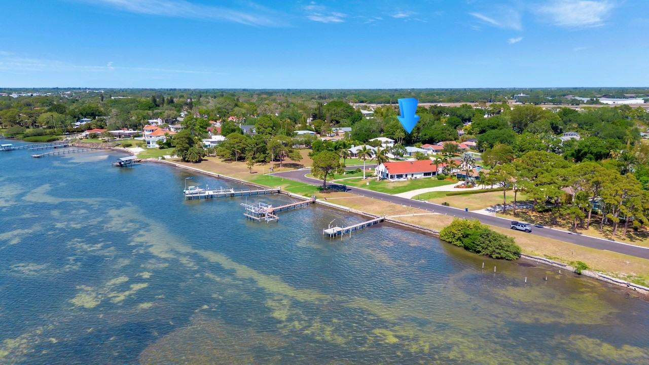 305 Bernard Ave - Photo 2 of 35