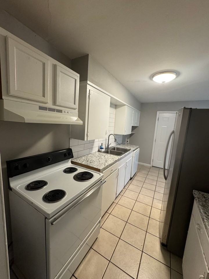 3224 Gay Blvd - Photo 6 of 14